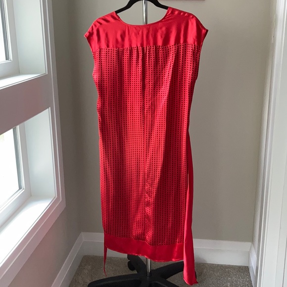 Silk red and Black Shift dress. - Picture 7 of 8
